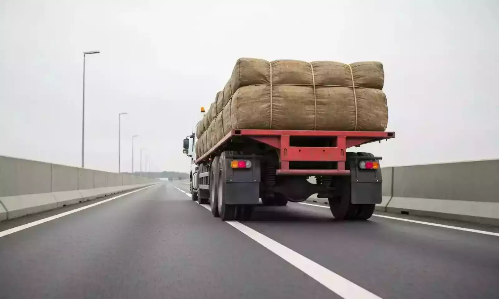 Comparação de pneus novos e envelhecidos